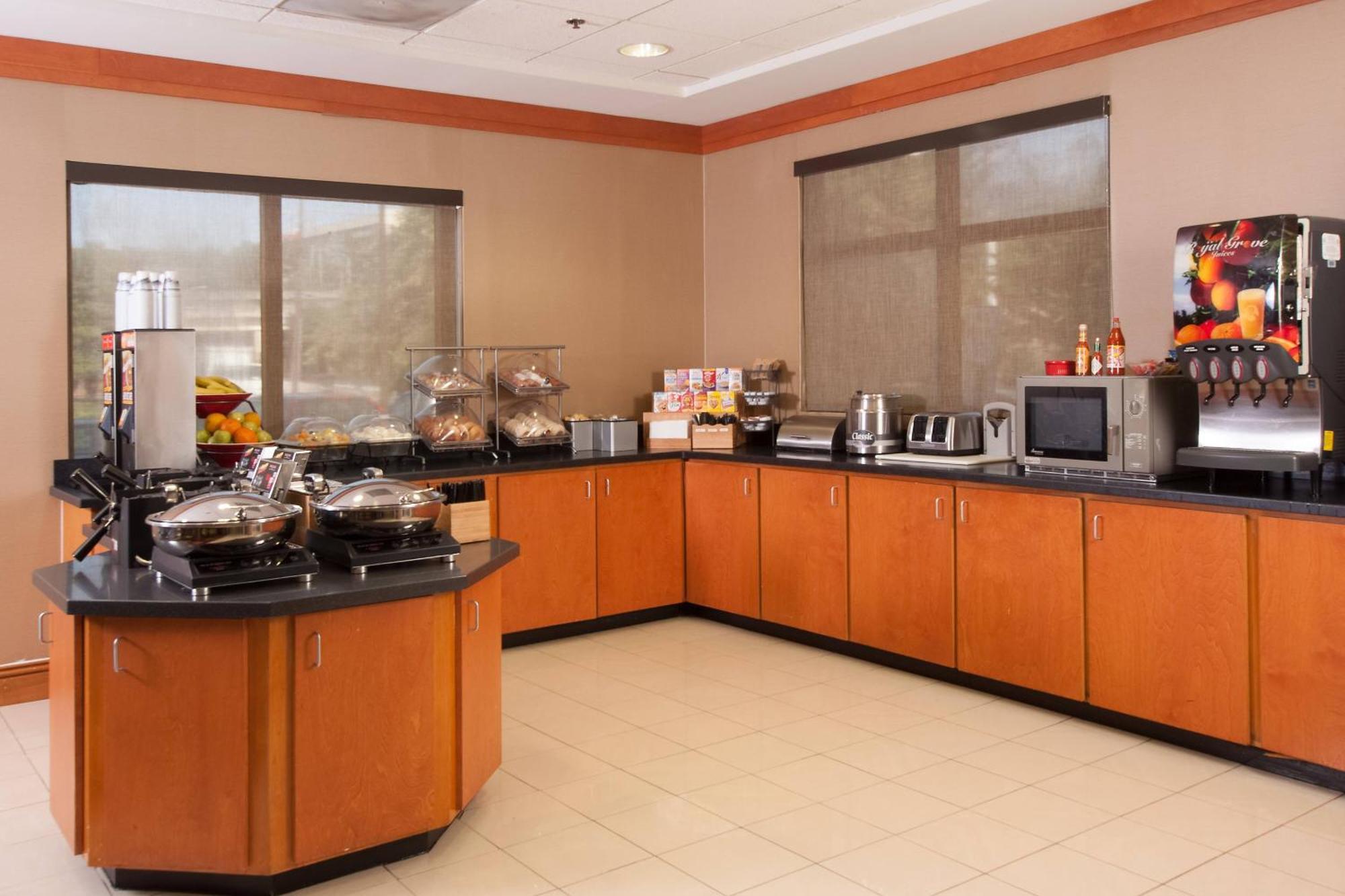 Fairfield And Atlanta Airport South/sullivan Road Hotel 3*