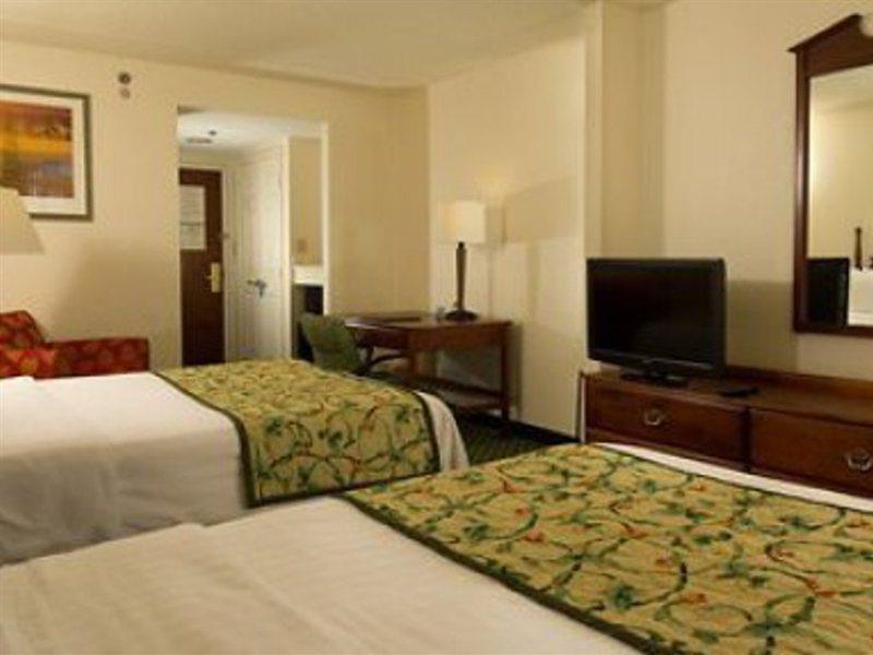 Fairfield And Atlanta Airport South/sullivan Road Hotel 3*